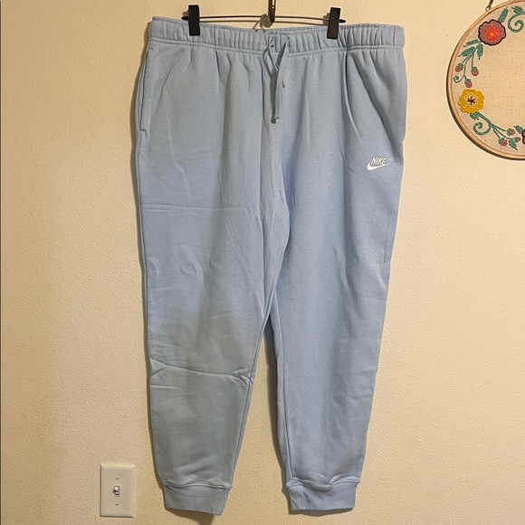 Nike Standard Fit Mid Rise - Picture 2 of 14